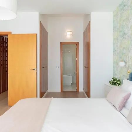 Magnificent Townhouse In Bel-air Hotel 4*
