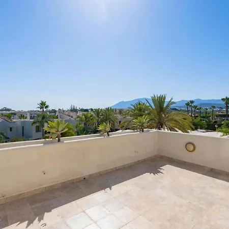 Magnificent Townhouse In Bel-air 4*